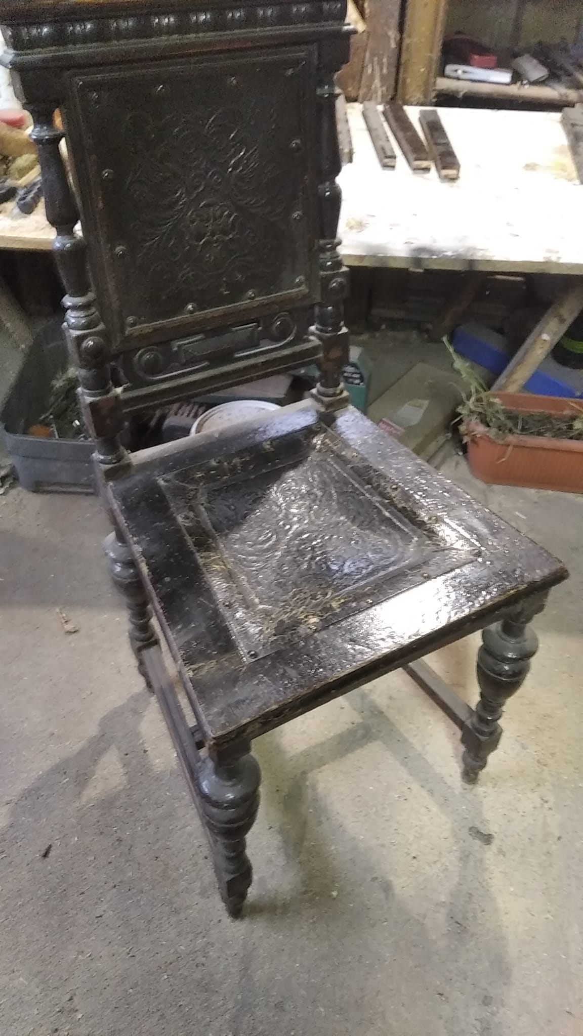 140 éves szék